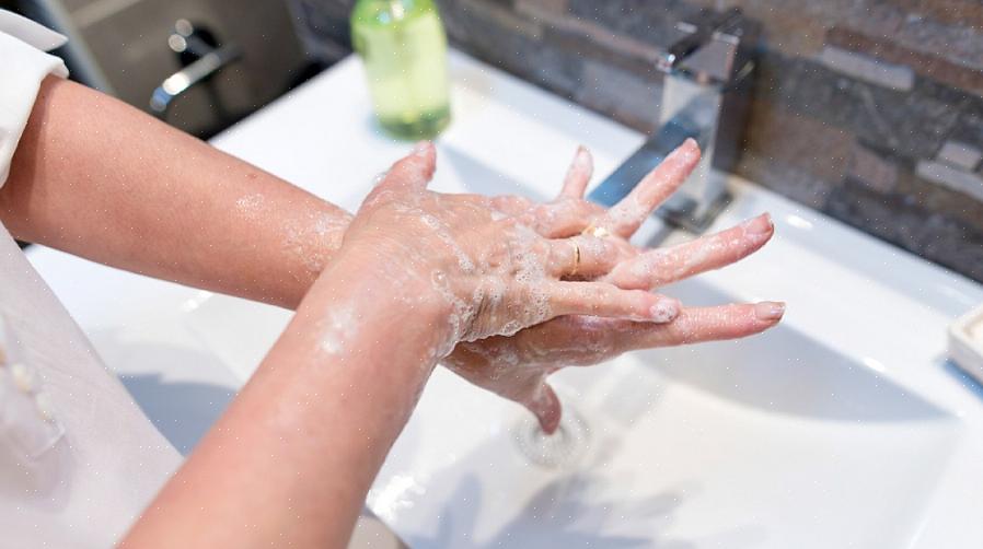 את היתרונות של שטיפת ידיים בסבון יכולים לחוש בני המשפחה לאחר כל פעילות
