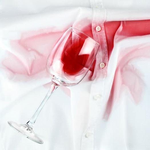 כיצד להסיר ורוד מבגדים לבנים: דימום צבע מקרי
