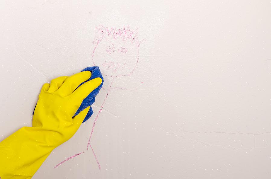 כיצד לנקות קיר לבן או צבעוני