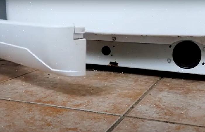 Oppsamling av støv under vaskemaskinen kan gjøre gulvet fett