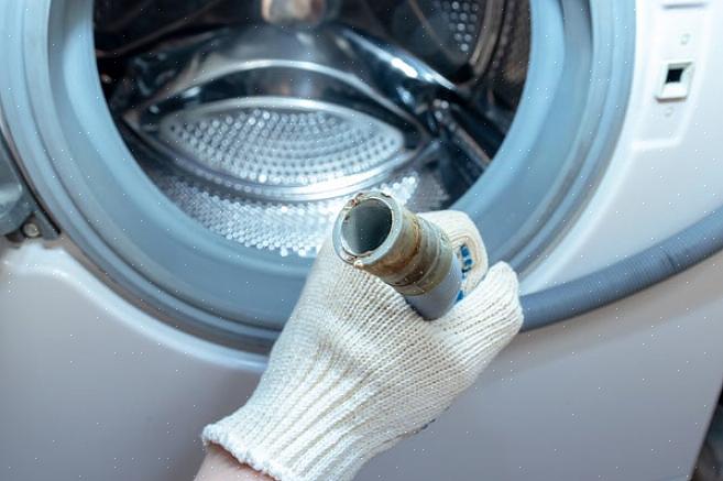 Prøv disse enkle trinnene for å tømme vann fra vaskemaskinen din enkelt