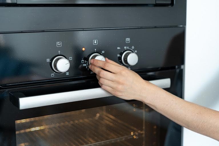 Hvordan rengjøre en selvrensende ovn