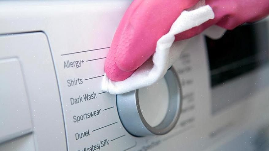 השתמש בתערובת של ביקרבונט של סודה וחומץ כדי לנקות את החלק הפנימי של מכונת הכביסה שלך