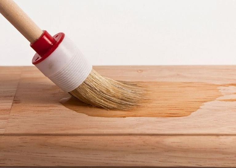 רוצים לדעת איך לנקות רהיטי עץ ולהרחיק חיידקים וחיידקים ממשטחי הבית שלכם