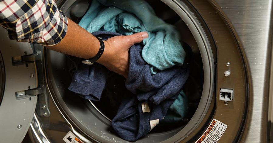 אחד הסיכונים הגדולים ביותר בעת כיבוס בגדים הוא שצבעים חזקים יכולים לרדת ולצבוע בהירים יותר