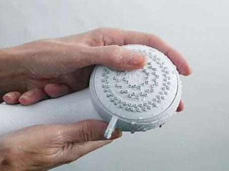 Como limpar o calcário de um chuveiro