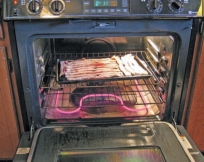 Du kan enkelt rengjøre ovnen ved å bruke tipsene våre for rengjøring av ovnen