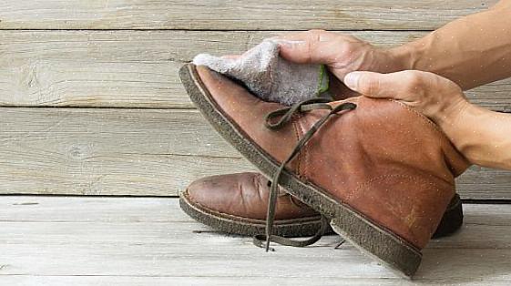 נעלי העור שלך יודו לך אם תנקי אותן בקביעות ותטפלי בהן במוצר הטיפוח הנכון
