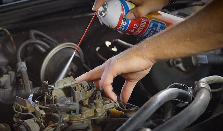Hvordan rengjøre en motorsykkelforgasser ved å fjerne forgasseren