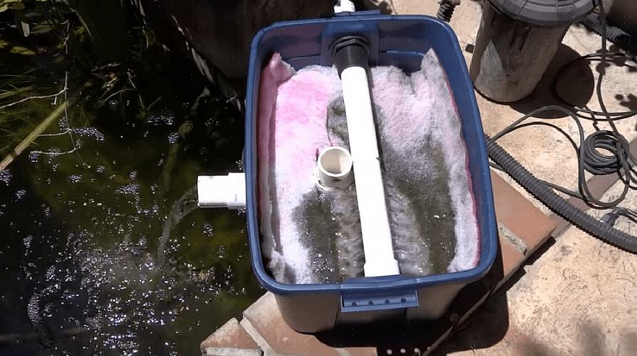 Filterbomull är ett mekaniskt fiskdammsfilter för att filtrera fiskavfall blandat i vattnet