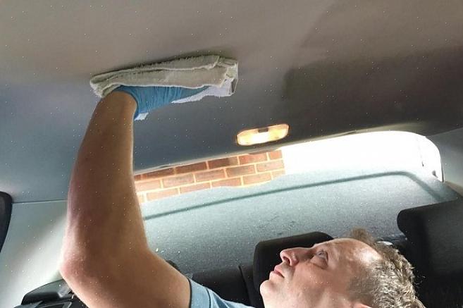 Les plafonds de voiture nécessitent des techniques spéciales pour nettoyer les plafonds de voiture