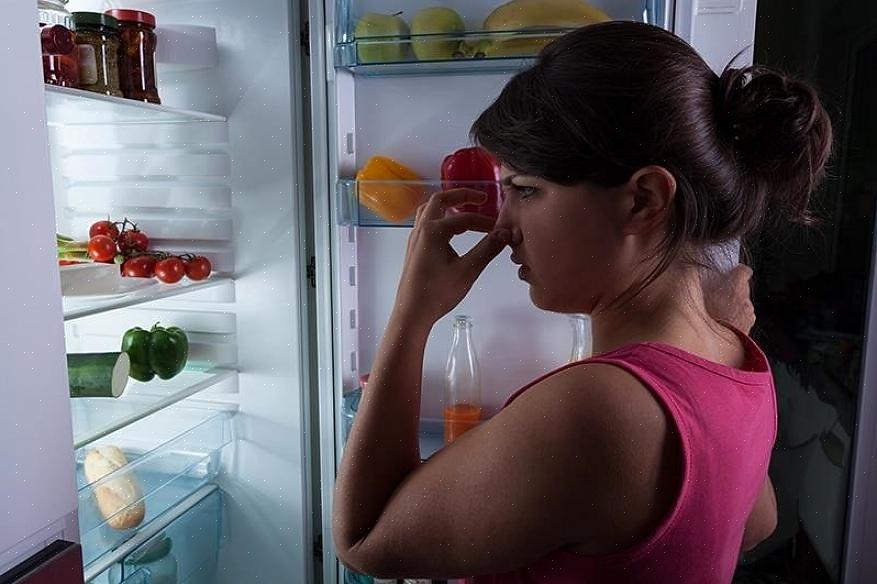 איך להיפטר מהריח במקרר