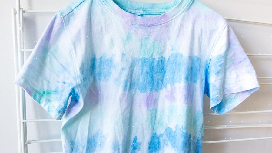 Finn en enkel guide til hvordan du bleker fargede klær her