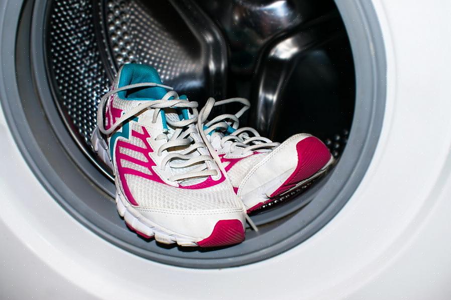 אם תווית טיפוח נעלי הבד שלך מאפשרת כביסה במכונת כביסה
