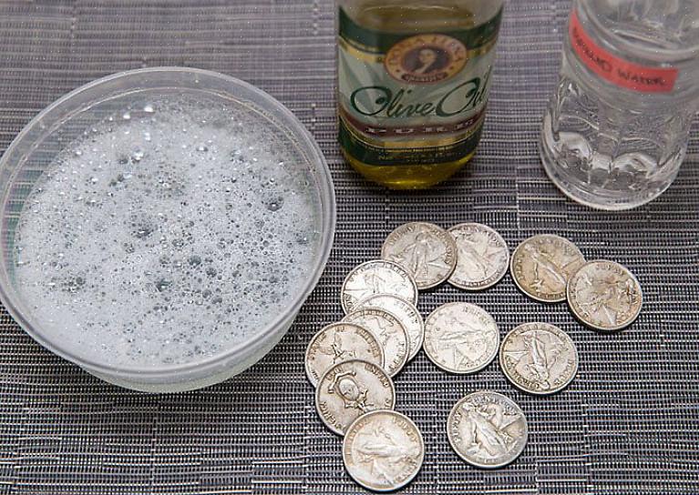שמרו על הערך של אוסף המטבעות העתיקים שלכם על ידי כך שאתם יודעים כיצד לנקות מטבעות כראוי