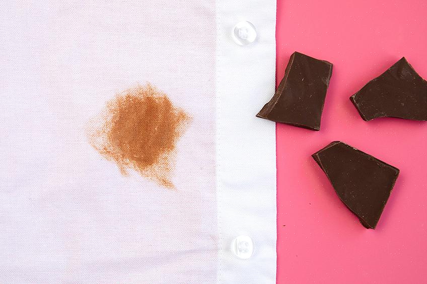 תרצה לשמור את הטיפים שלנו כיצד להסיר כתמי שוקולד מסוגים שונים של בדים