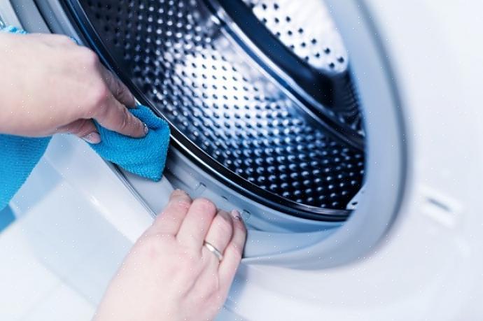 Vask den tomme maskinen med vanlig oppvaskmiddel