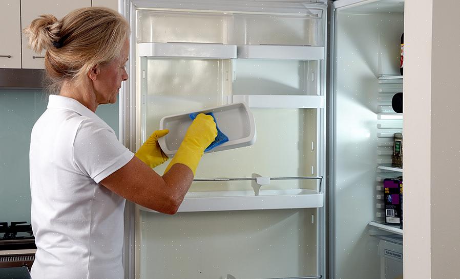 Uma parte importante da limpeza de sua cozinha é limpar sua geladeira