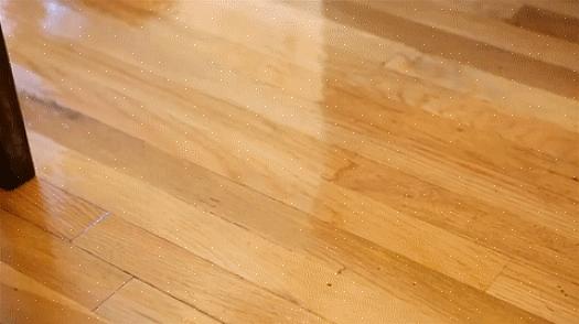 שטיפת רצפות עץ: הפעולה הטובה ביותר בזמן