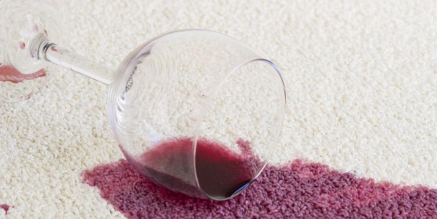 יין לבן יכול לנטרל את כתם היין האדום על ידי דילול הצבע והקל על הסרת כתם היין האדום מהשטיח