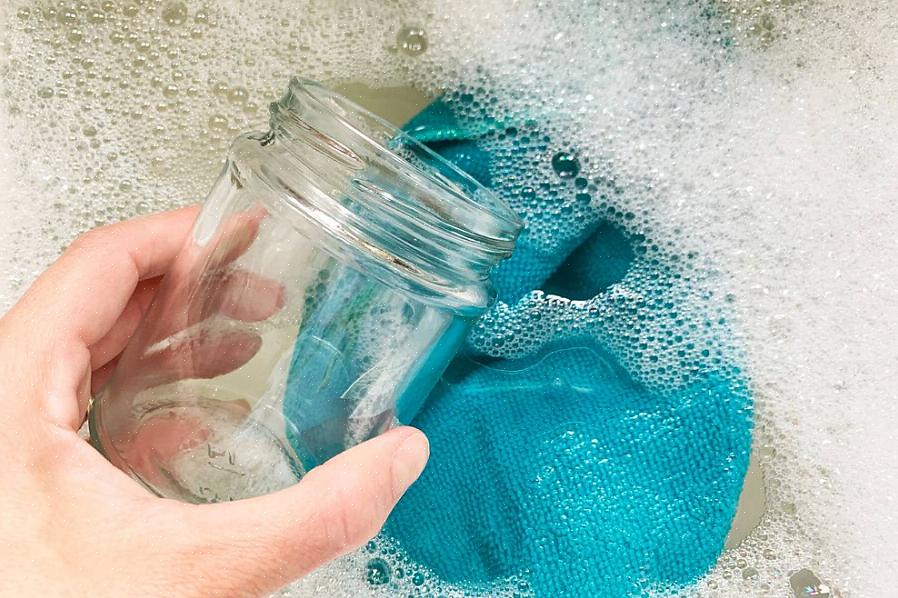 Standard oppvaskmiddel kan også fungere godt ved rengjøring av glass - finn ut mer om oppvaskmiddel