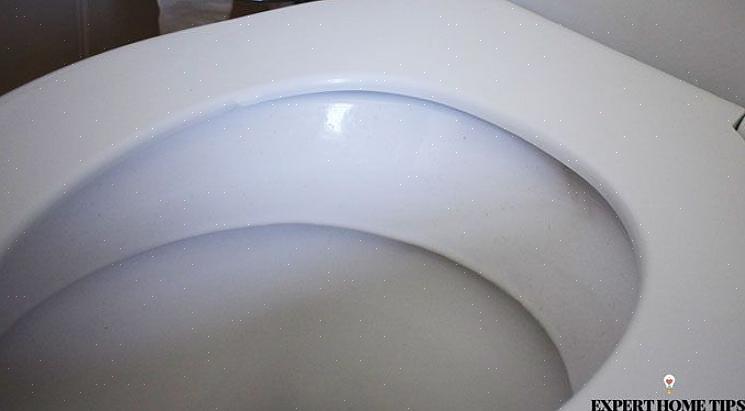 Forsøm ikke at fjerne kalkaflejringer fra toilettet