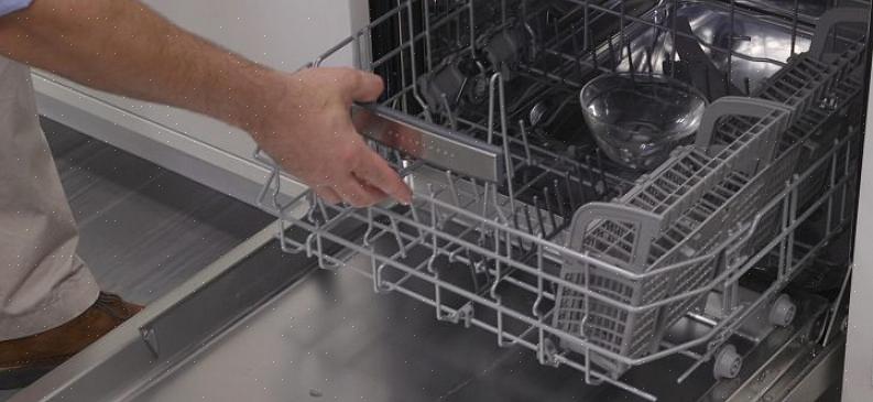 Lukten av plast når du slår på oppvaskmaskinen for første gang er helt normalt