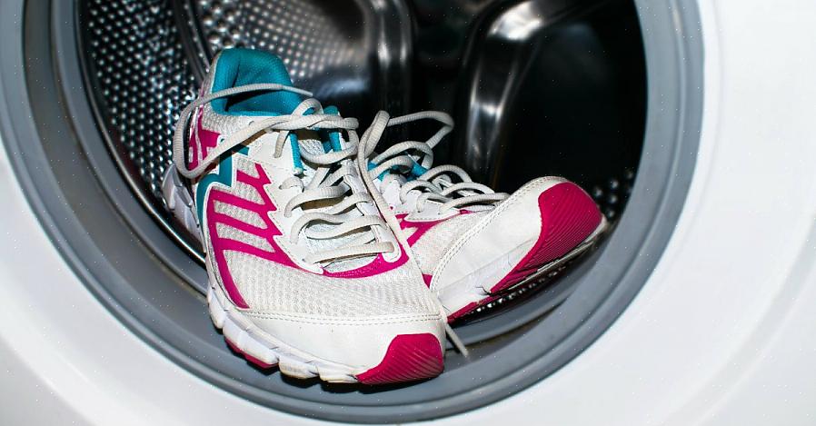 זכור תמיד לבדוק את תווית הטיפול בכביסה לקבלת הוראות כביסה לפני הכנסת הנעליים שלך למכונת הכביסה